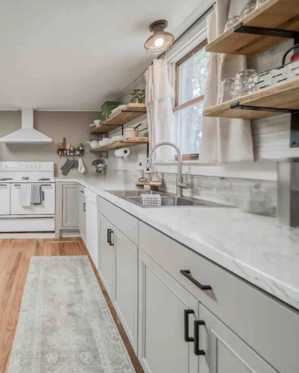 The Auburn Z Open Shelf Support