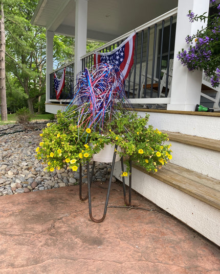 The Dorio Raised Planter