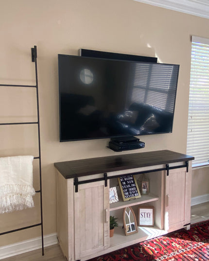 The Brielle Top Mounted Blanket Ladder