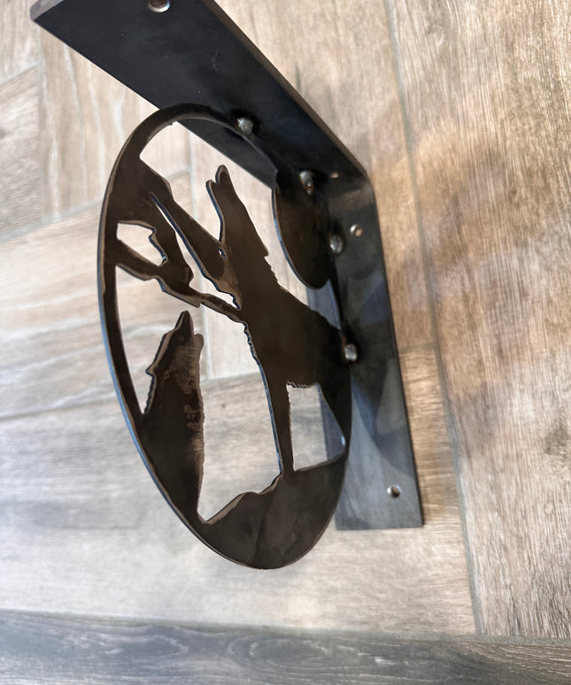 Wolf-Inspired Metal Shelf Bracket - Artisanal Handcrafted Decorative Support