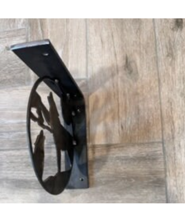 Wolf-Inspired Metal Shelf Bracket - Artisanal Handcrafted Decorative Support