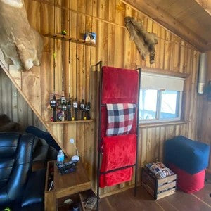 The Veronica Modern Blanket Ladder