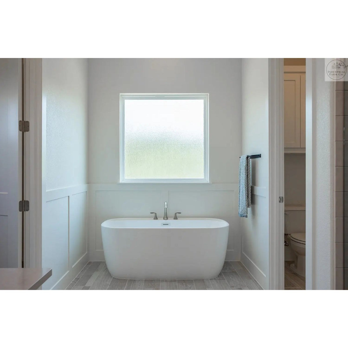 The Oswego Modern Bathroom Towel Bar Towel Bar 12&quot; Wall Mount Length Finish Clear Coat | Industrial Farm Co